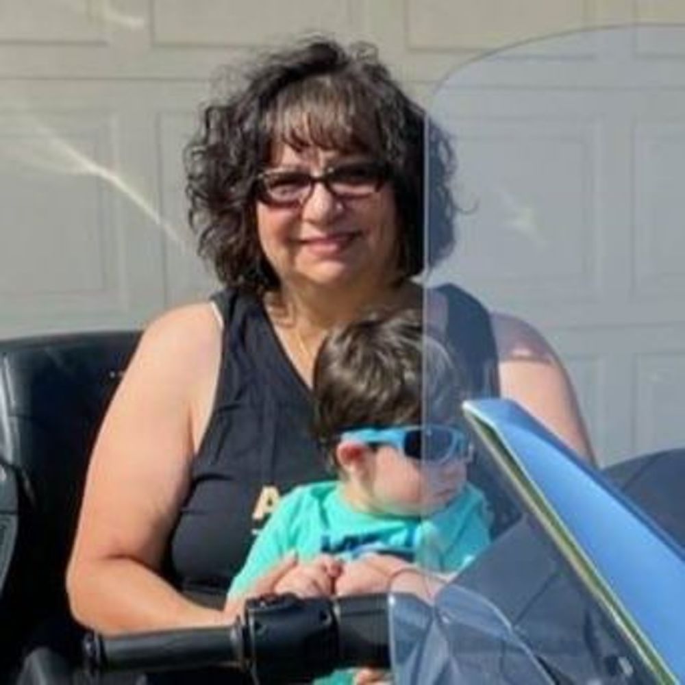 Meet your Posher, Linda guerrero